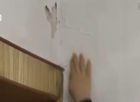 鄭州裝飾公司獲悉：重慶市民稱(chēng)假期在家看瀑布，房屋漏水漏到懷疑人生