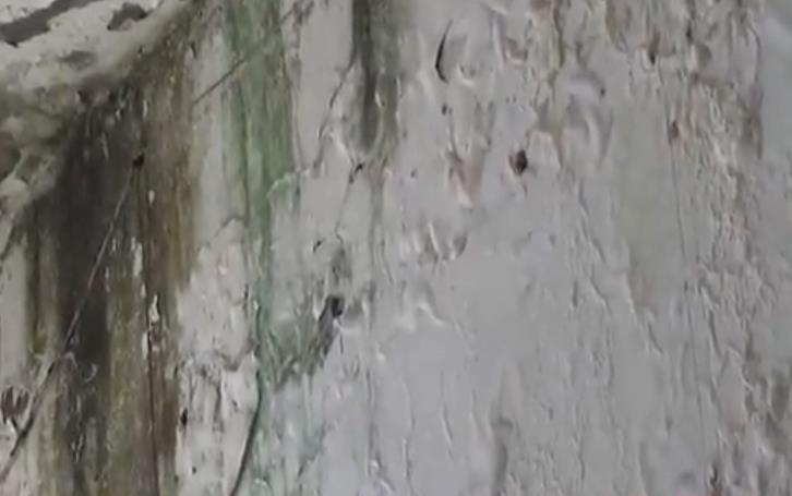 鄭州裝飾公司獲悉：重慶市民稱(chēng)假期在家看瀑布，房屋漏水漏到懷疑人生