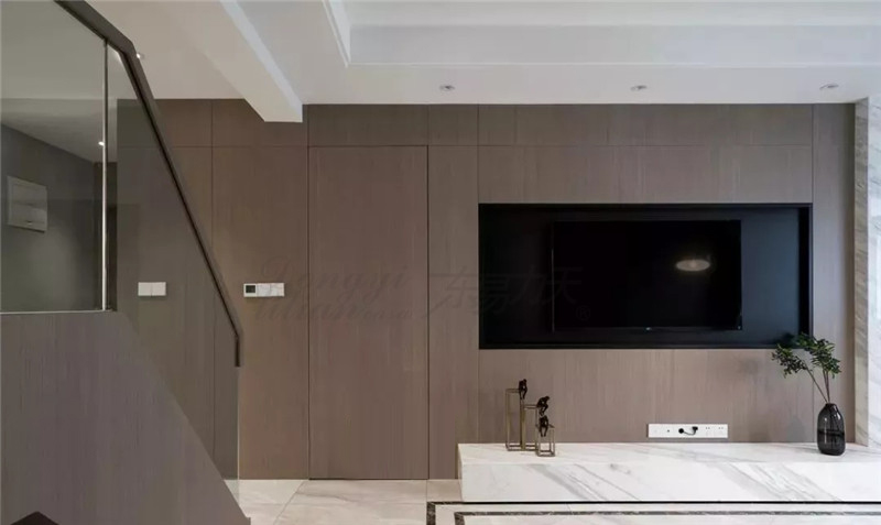 【風(fēng)尚設(shè)計】鄭州裝修公司電視背景墻造個洞 鄰家的裝修設(shè)計逆天了 【風(fēng)尚設(shè)計】鄭州裝修公司電視背景墻造個洞 鄰家的裝修設(shè)計逆天了