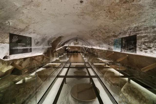 鄭州裝修公司哪家好 地上太擁擠，7個必看的地下建筑設(shè)計案例