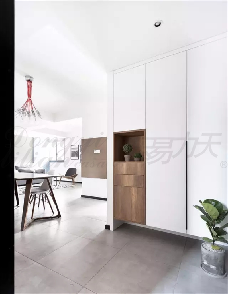 沒有玄關(guān)的戶型別遺憾，你的鞋柜鄭州裝飾公司這樣設(shè)計