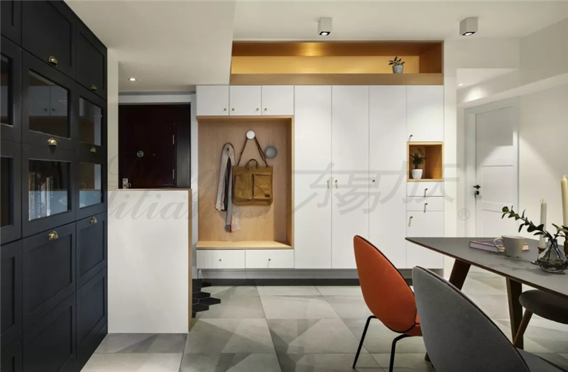 沒有玄關(guān)的戶型別遺憾，你的鞋柜鄭州裝飾公司這樣設(shè)計