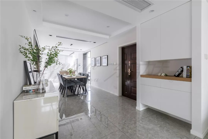 沒有玄關(guān)的戶型別遺憾，你的鞋柜鄭州裝飾公司這樣設(shè)計